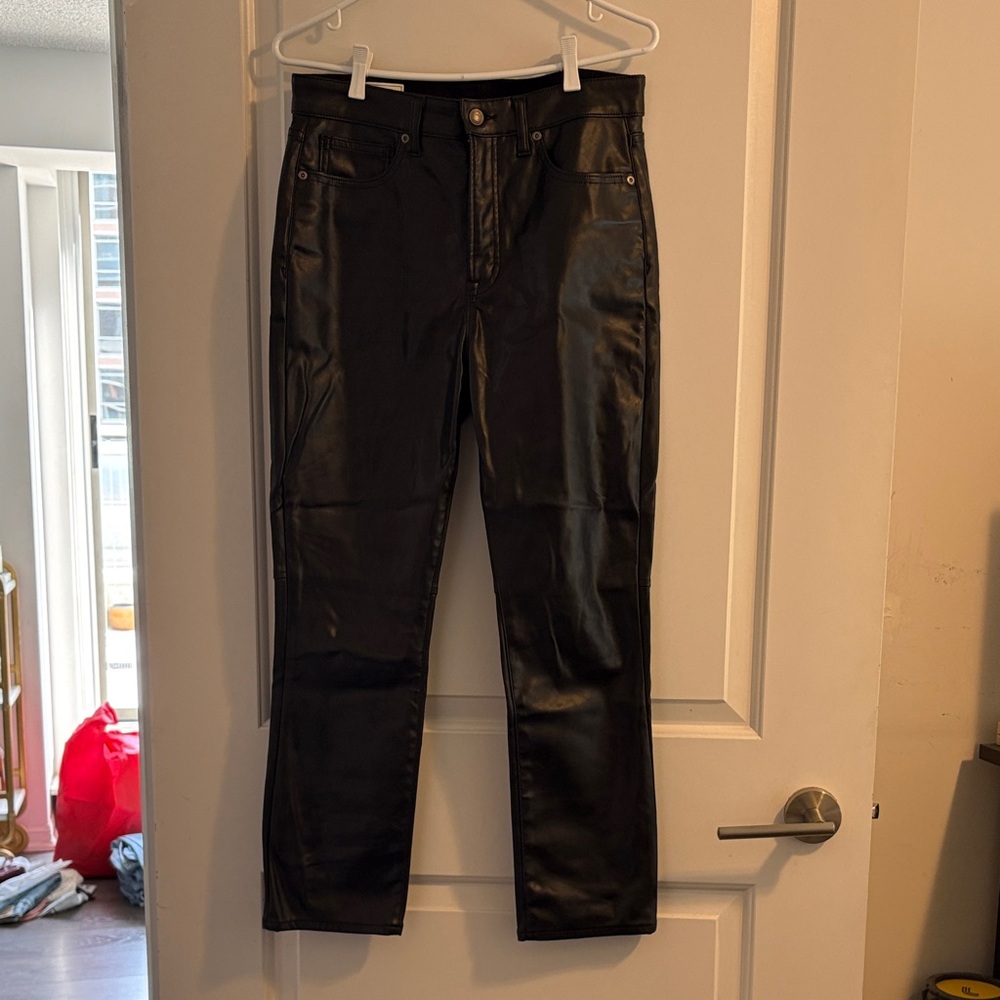 Gap women’s Faux Leather Straight Leg Pants, Sz 29 Short
